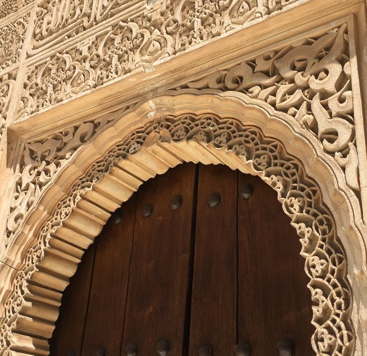 A gateway to a Middle Eastern house richly decorated with engravings to illustrate the KAJAL brand sold on SCENTISSIME