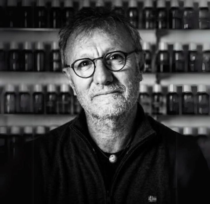 Portrait noir et blanc de Thierry Bernard, fondateur de Parfumeurs du Monde