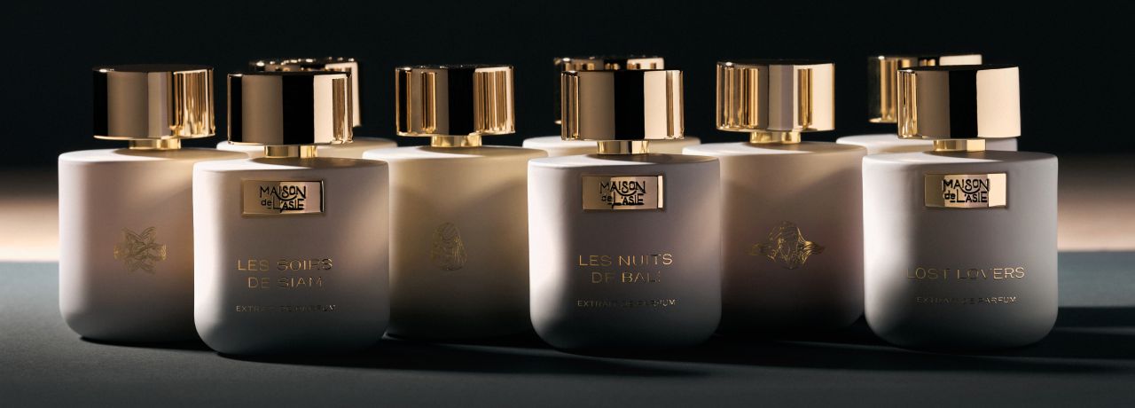 Photo qui présente l'ensemble de la gamme des parfums MAISON DE L'ASIE vendus en ligne sur le site SCENTISSIME